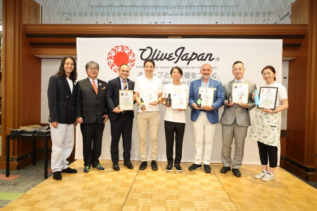 AOVE griego en Japón