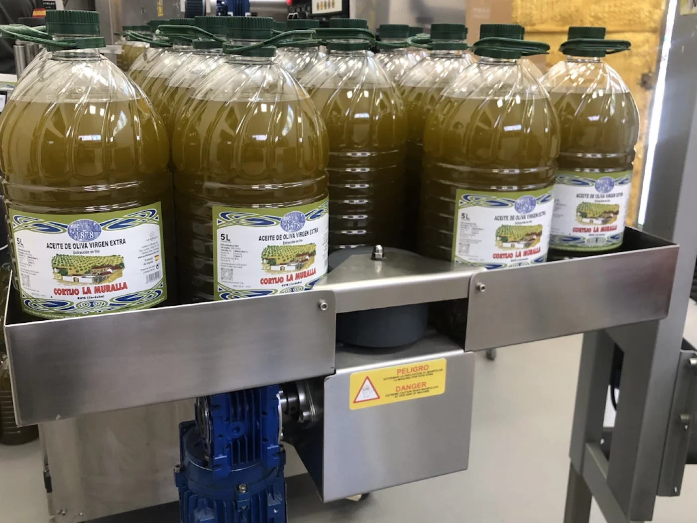 Almacenar aceite de oliva virgen extra en botellas de plástico
