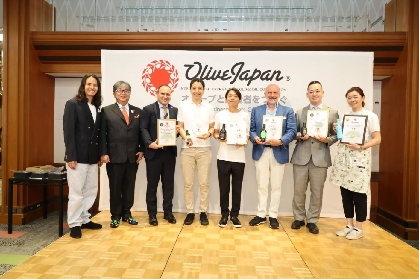 AOVE griego en Japón